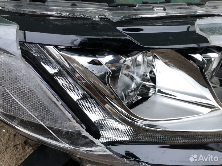 Фара битая Mitshibishi Outlander 3 LED