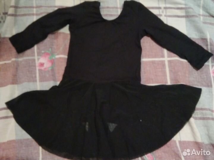 Спортивный купальник и чешки для танцев