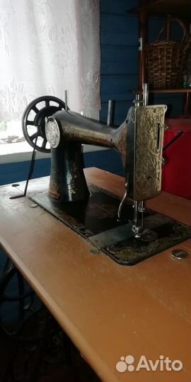 Старинная швейная машина П.Г.М.З. «госшвеймашина»