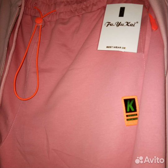 Костюм женский спортивный