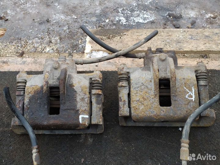 Комплект тормозных суппортов toyota corolla е120