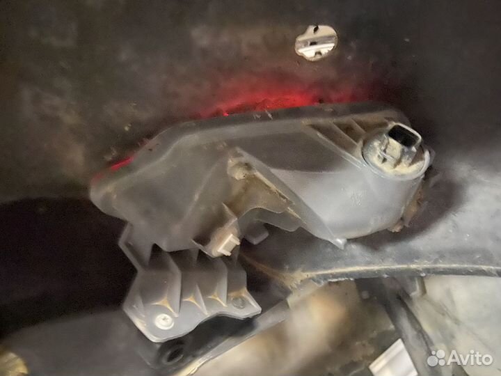 Задняя туманка Toyota RAV4 v40