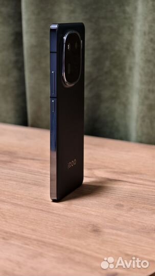 vivo iQOO 12, 12/256 ГБ