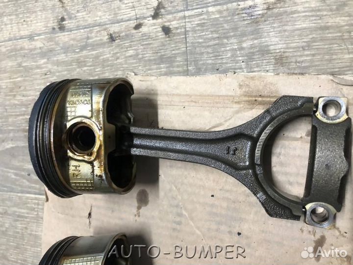 Lexus GS300 2005- Поршень двигателя правый