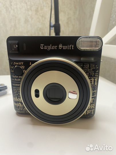 Плёночный фотоаппарат Instax Taylor Swift