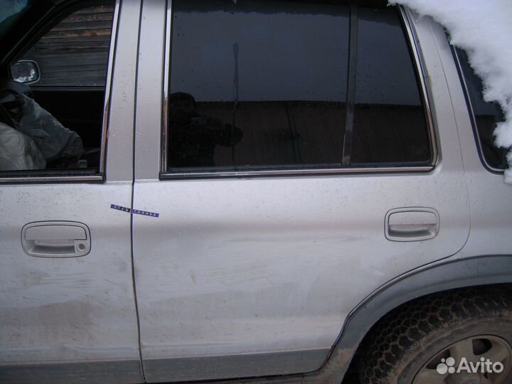 Kia Sportage 1993-2006 дверь задняя левая