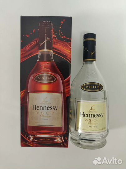 Пустая бутылка из-под коньяка Hennessy Privilege