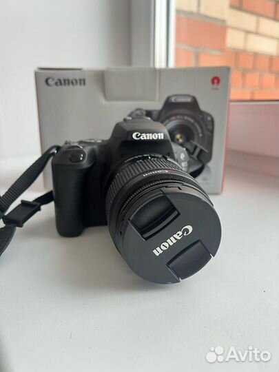 Фотоаппарат Canon eos 200d