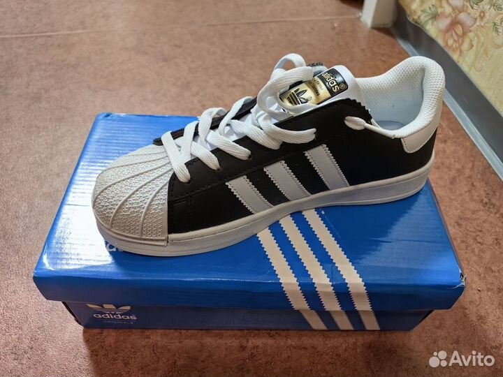 Кроссовки adidas superstar