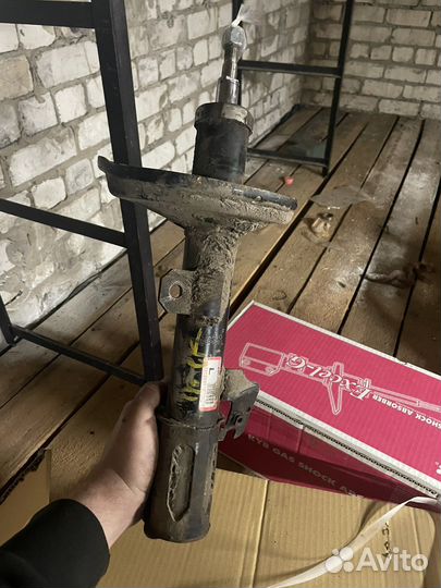 Стойки (амортизатор) Lexus RX300,330,350