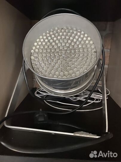 Прожектор моргает под музыку