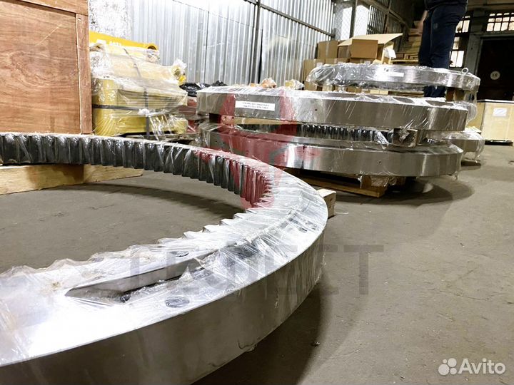 Поворотный круг Komatsu PC400-LC