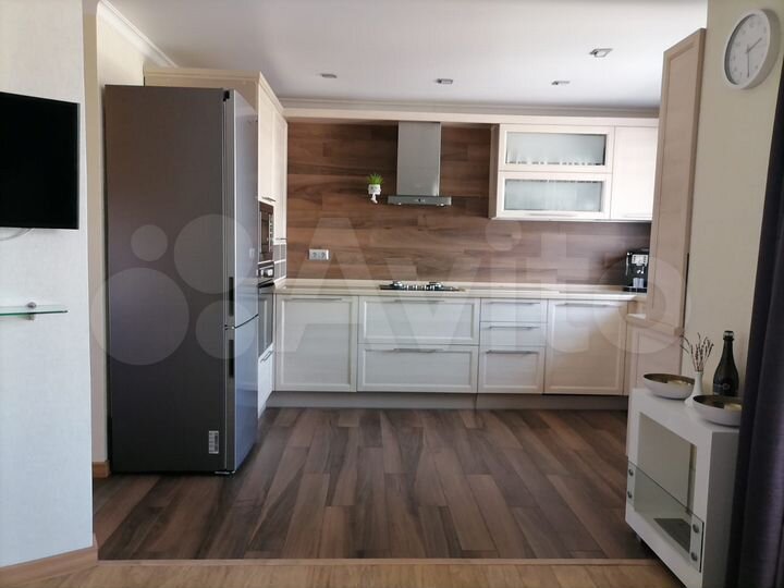 2-к. квартира, 71,7 м², 3/6 эт.