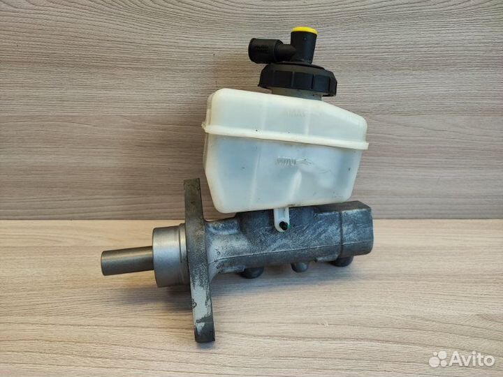 Главный тормозной цилиндр Renault Duster