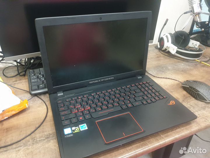 Ноутбук asus ROG Strix GL553VD