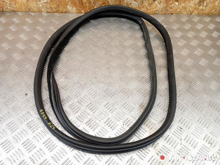 Уплотнитель двери задней правой Volvo XC90 2004