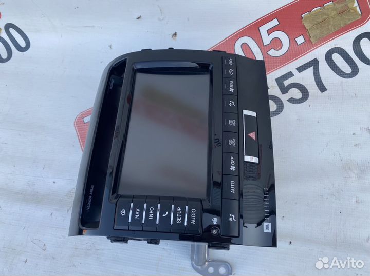 Toyota Land Cruiser 200 монитор Рестайлинг