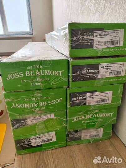 Ламинат новый и обои