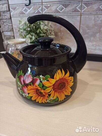 Чайник эмалированный, кружки