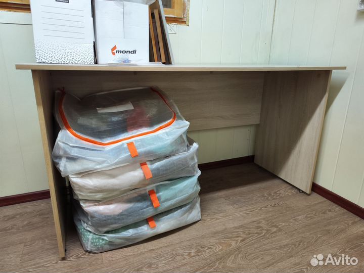 Стол письменный 1400