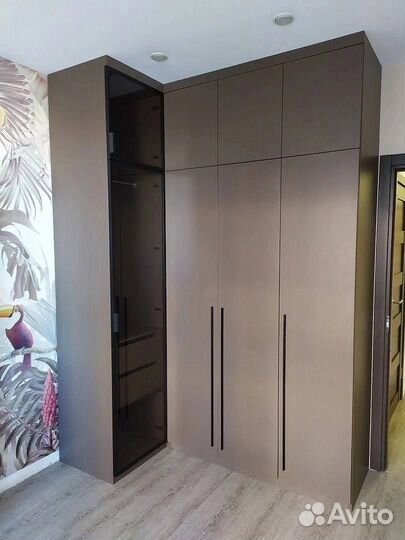 Угловой шкаф в спальню не бу