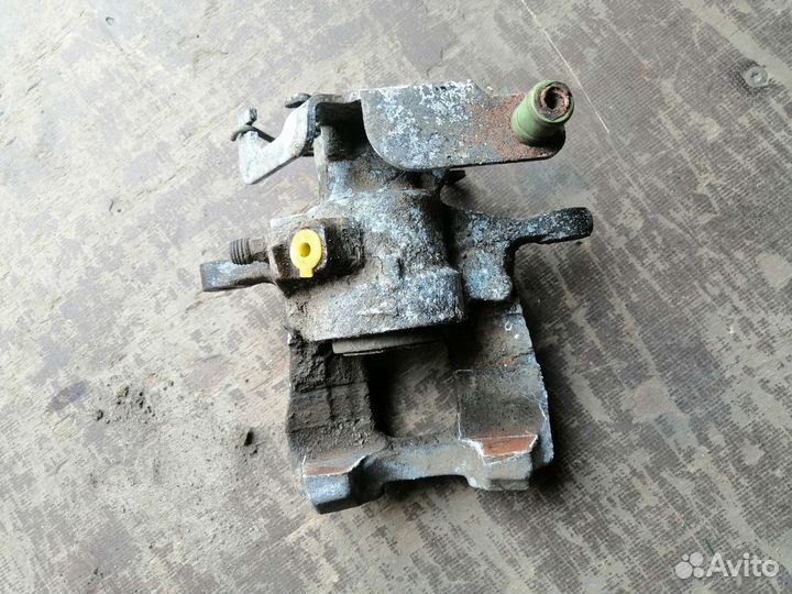 Задний правый Суппорт ford transit 2016 года