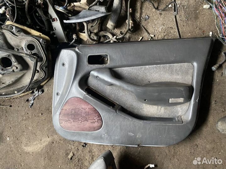 Обшивка двери передней правой Toyota Camry 10 1991