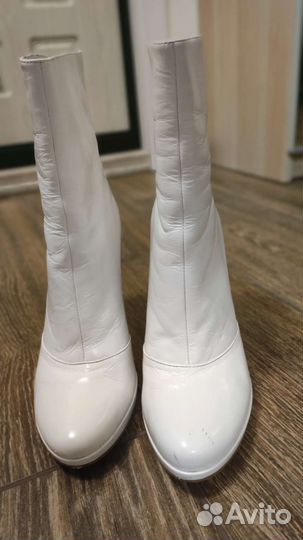 Сапожки белые 39