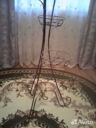 Кованая цветочница