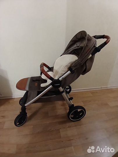 Прогулочная коляска всесезонная