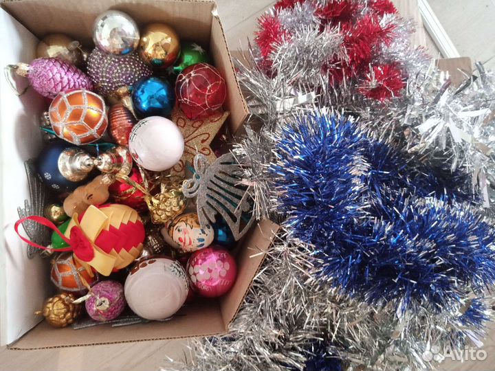 Новогодние игрушки и украшения на ёлку
