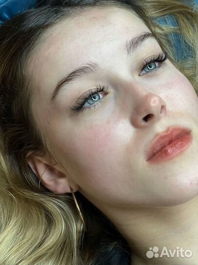 Модель на наращивание ресниц