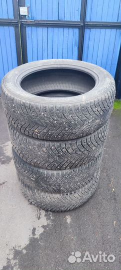 Nokian Tyres Hakkapeliitta 8 215/55 R17 98T