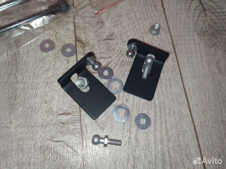 Амортизаторы капота Nissan X-trail