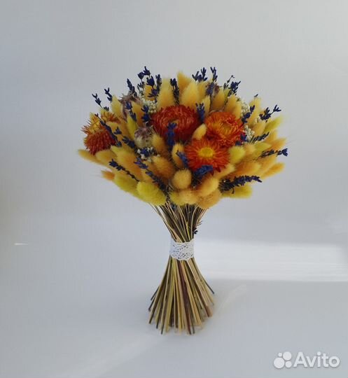 Букет из Лагуруса и сухоцветов