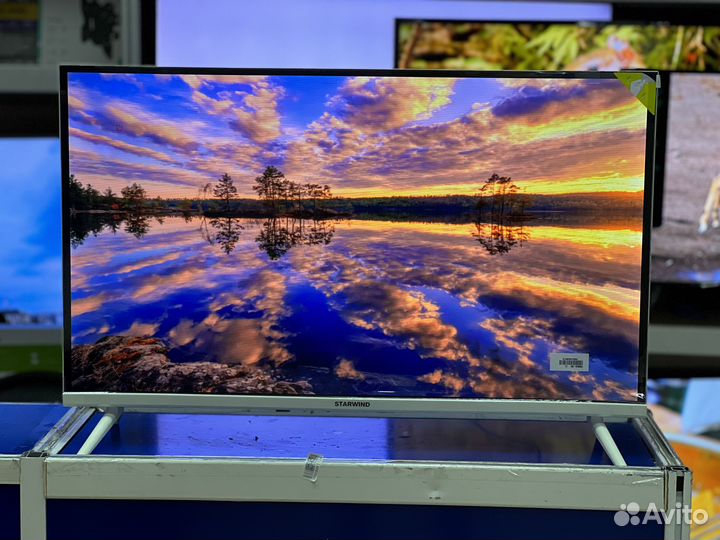 Новый белый телевизор 32