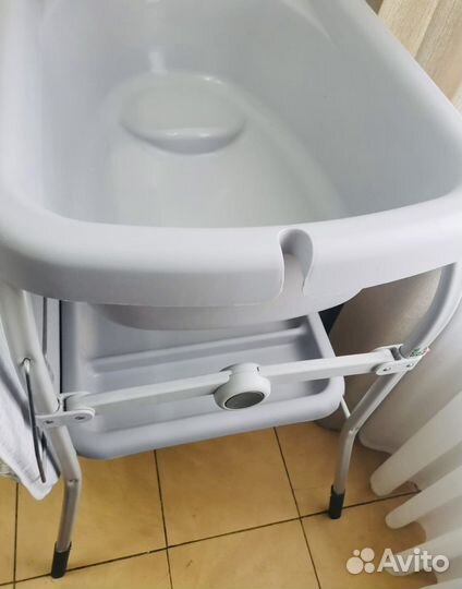 Пеленальный столик с ванночкой Chicco