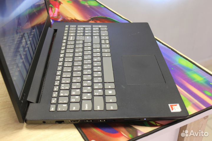 Ноутбук Lenovo с FullHD экраном и SSD: 240Gb