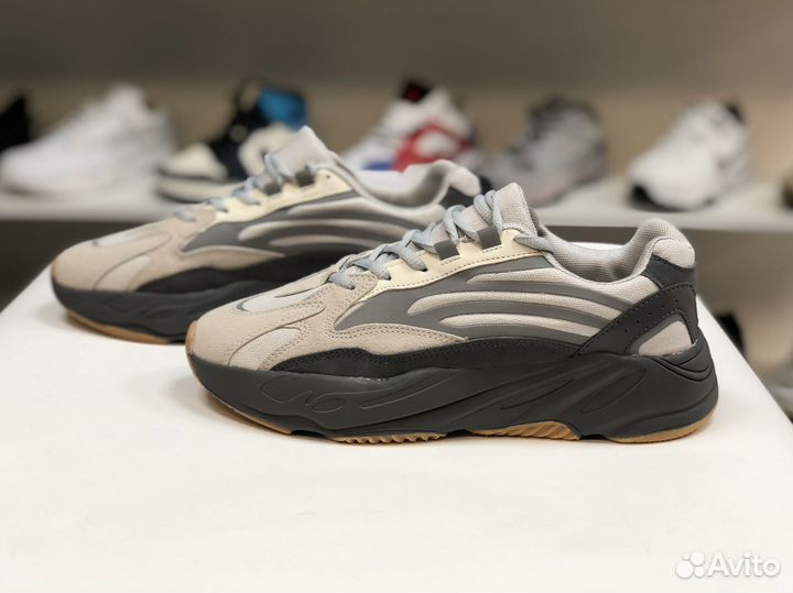 Кроссовки Adidas Yeezy 700