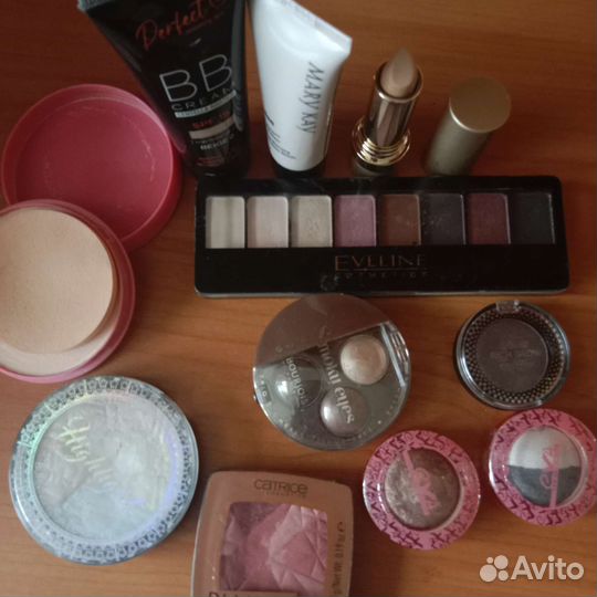 Набор косметики есть б/у в основном новая