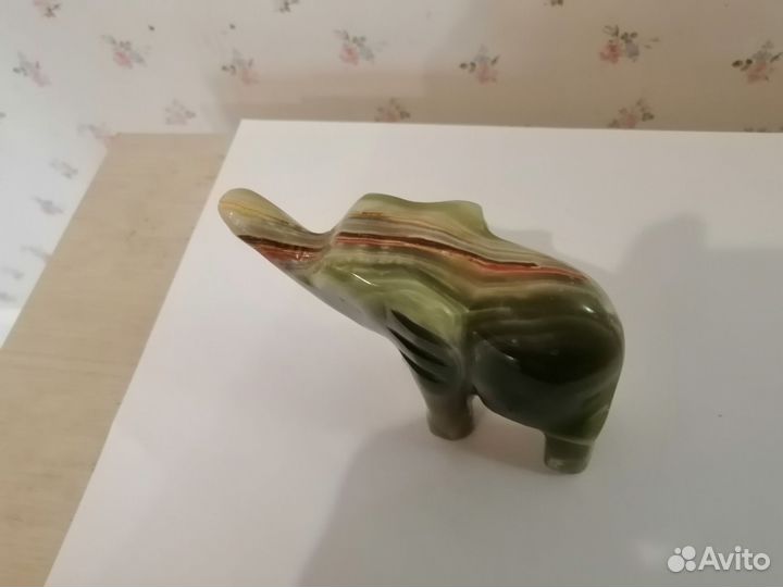 Фигурка слона из камня