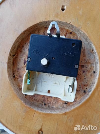 Часы настенные янтарь с подсвечниками