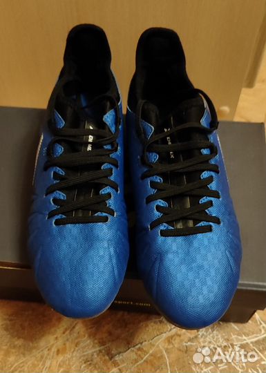 Детские футбольные бутсы