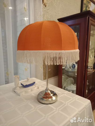 Настольная лампа