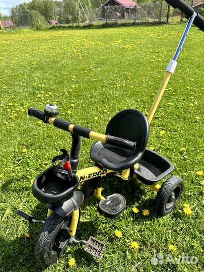 Детский велосипед с ручкой