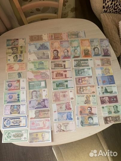 Набор из 50 купюр разных стран