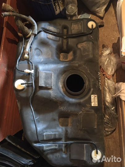 Бензобак на Nissan almera classic