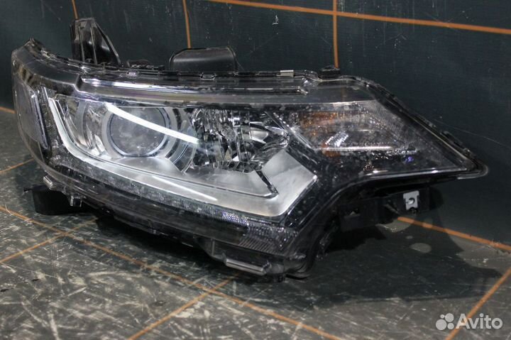 Фара правая - Mitsubishi Outlander 3