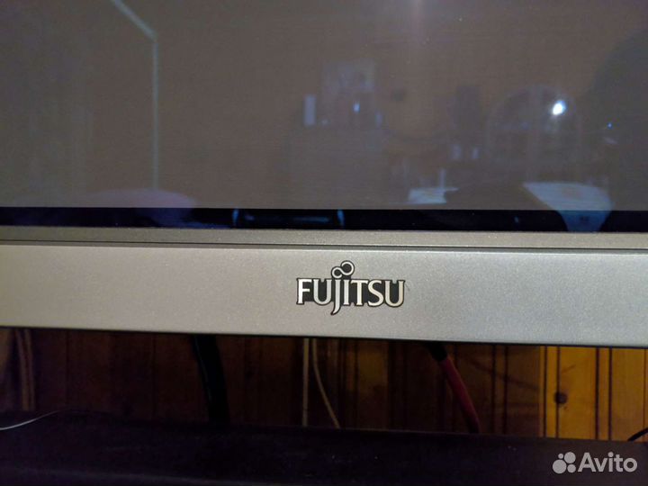 Монитор Fujitsu