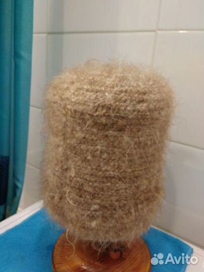 Теплую шапку вязаную из козьего пуха